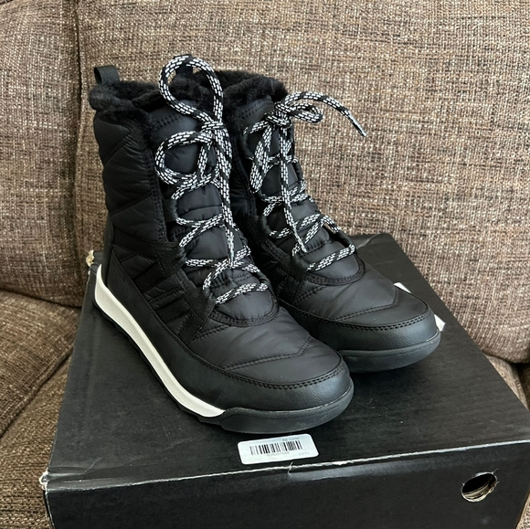 NWOB Women's Sorel Whitney Short Lace WP Water Proof Winter Snow Boots,  Size 9 - Picture 3 of 8